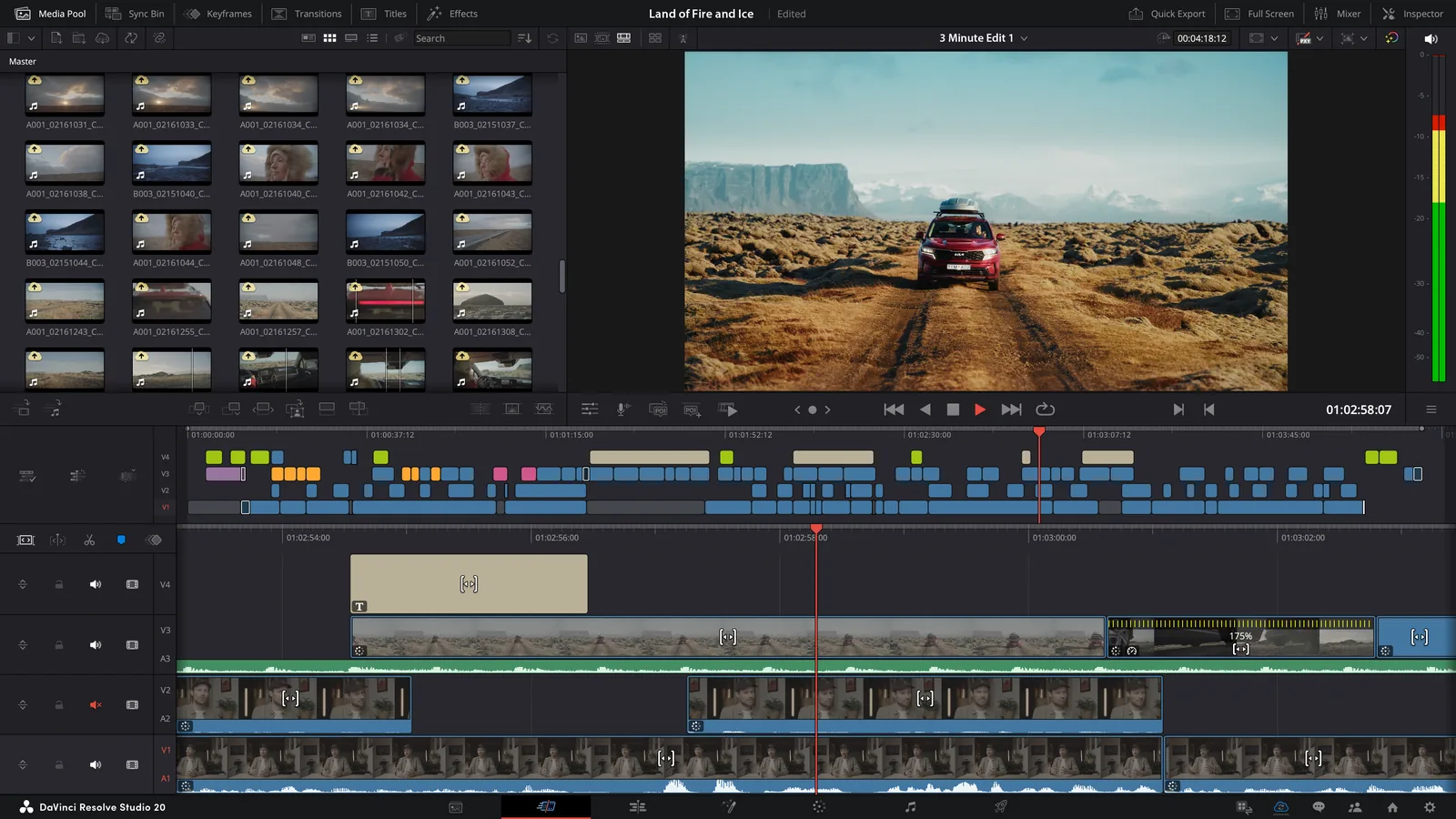Página Cut de DaVinci Resolve 20 con el banco de clips, el visor y la línea de tiempo