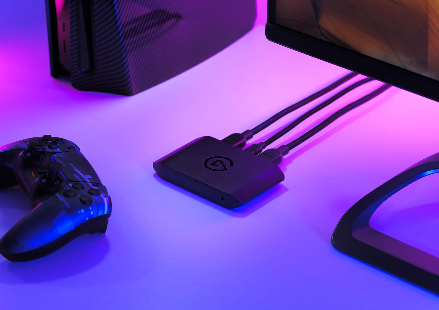 Elgato Game Capture 4K X capture card with HDMI cables plugged in