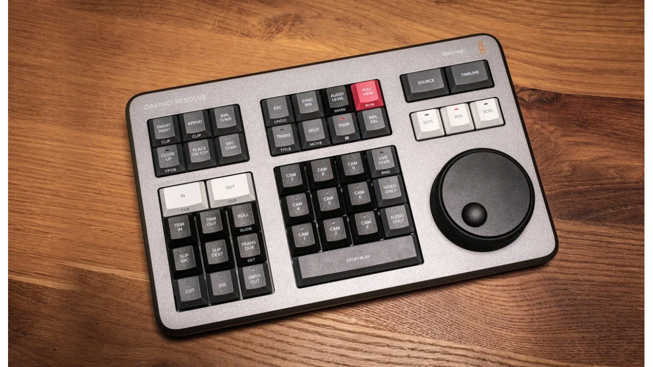 DaVinci Resolve Speed Editor with editing keys and jog wheel