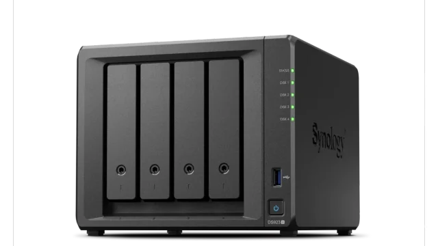 NAS Synology DS923+ con cuatro bahías para discos