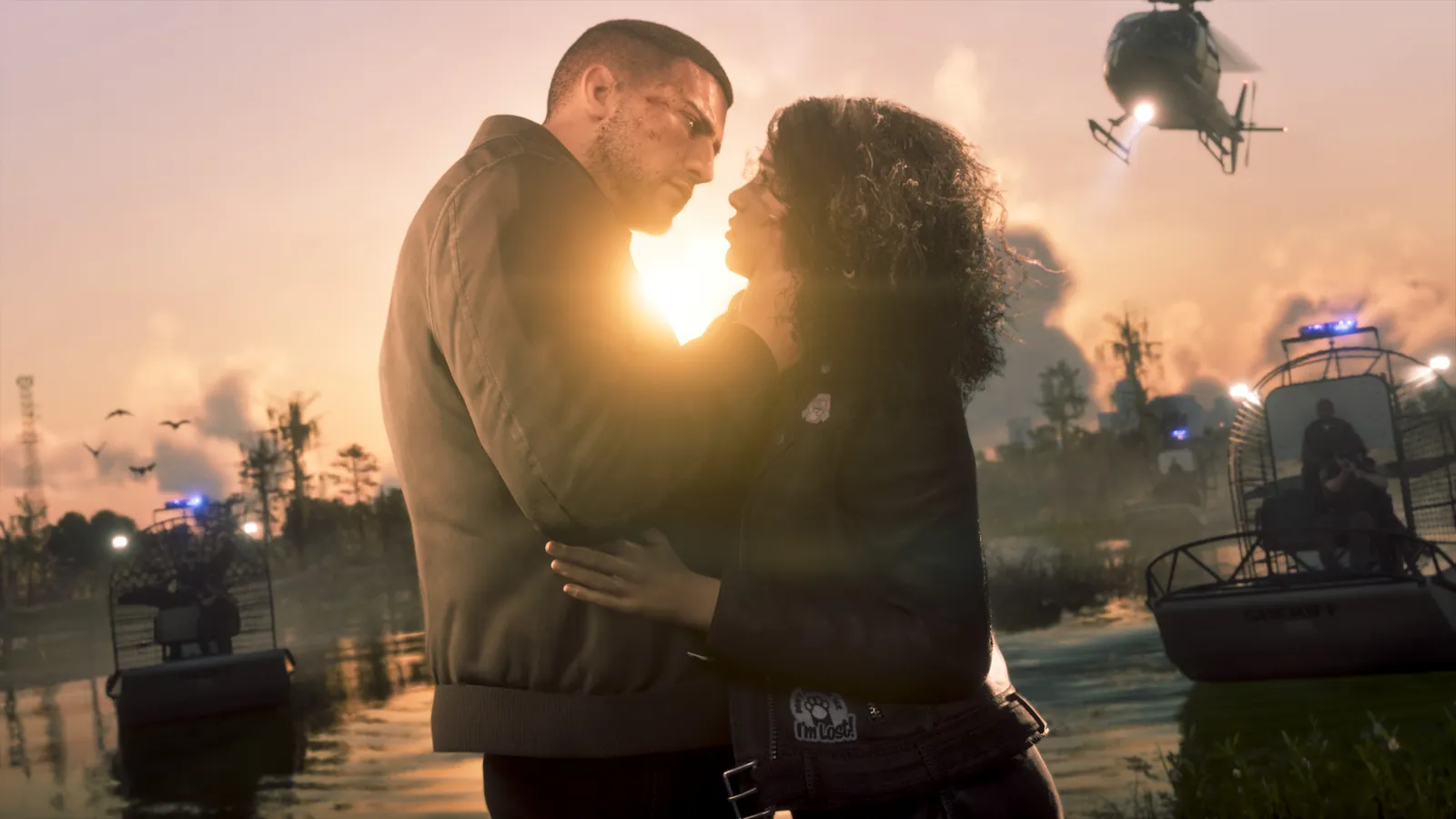 Jason y Lucia abrazados al atardecer junto a dos hidrodeslizadores, con un helicóptero al fondo, en GTA 6
