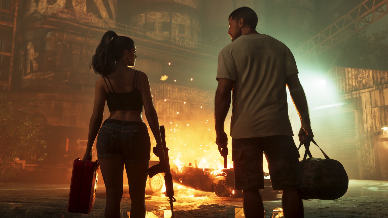 Jason y Lucia caminan armados con bolsas mientras un coche arde detrás en GTA 6