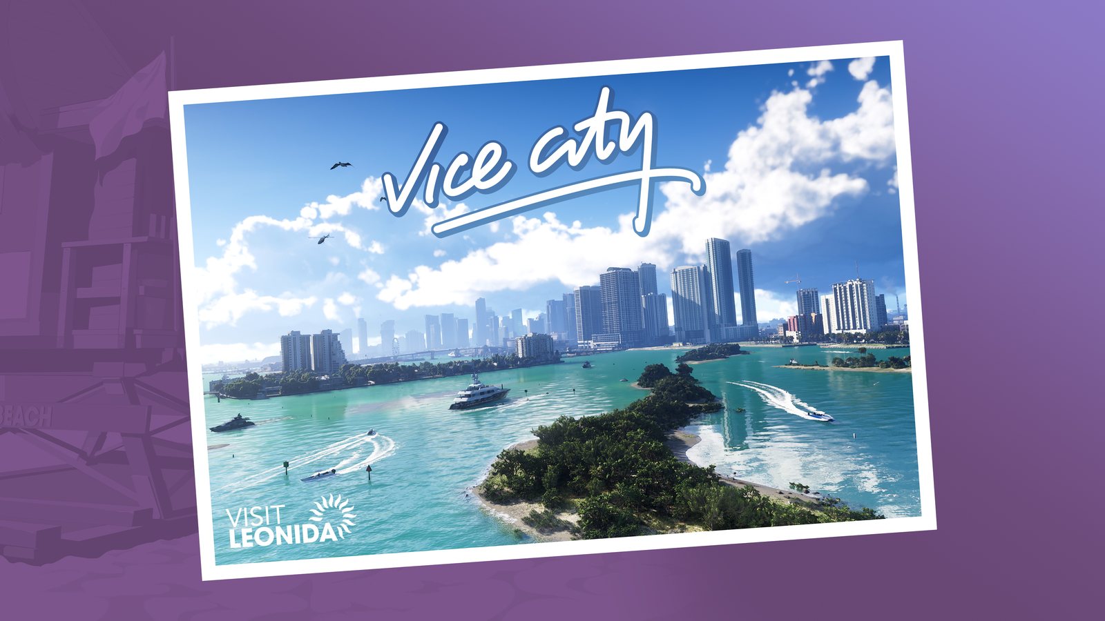 Postal oficial de Vice City con el lema Visit Leonida: la bahía con yates y lanchas, islas verdes y el skyline de la ciudad al fondo