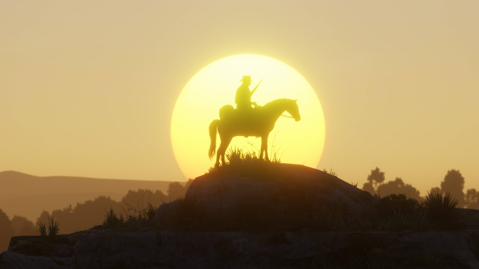 Un jinete a caballo recortado frente a un gran sol durante el atardecer en Red Dead Redemption 2