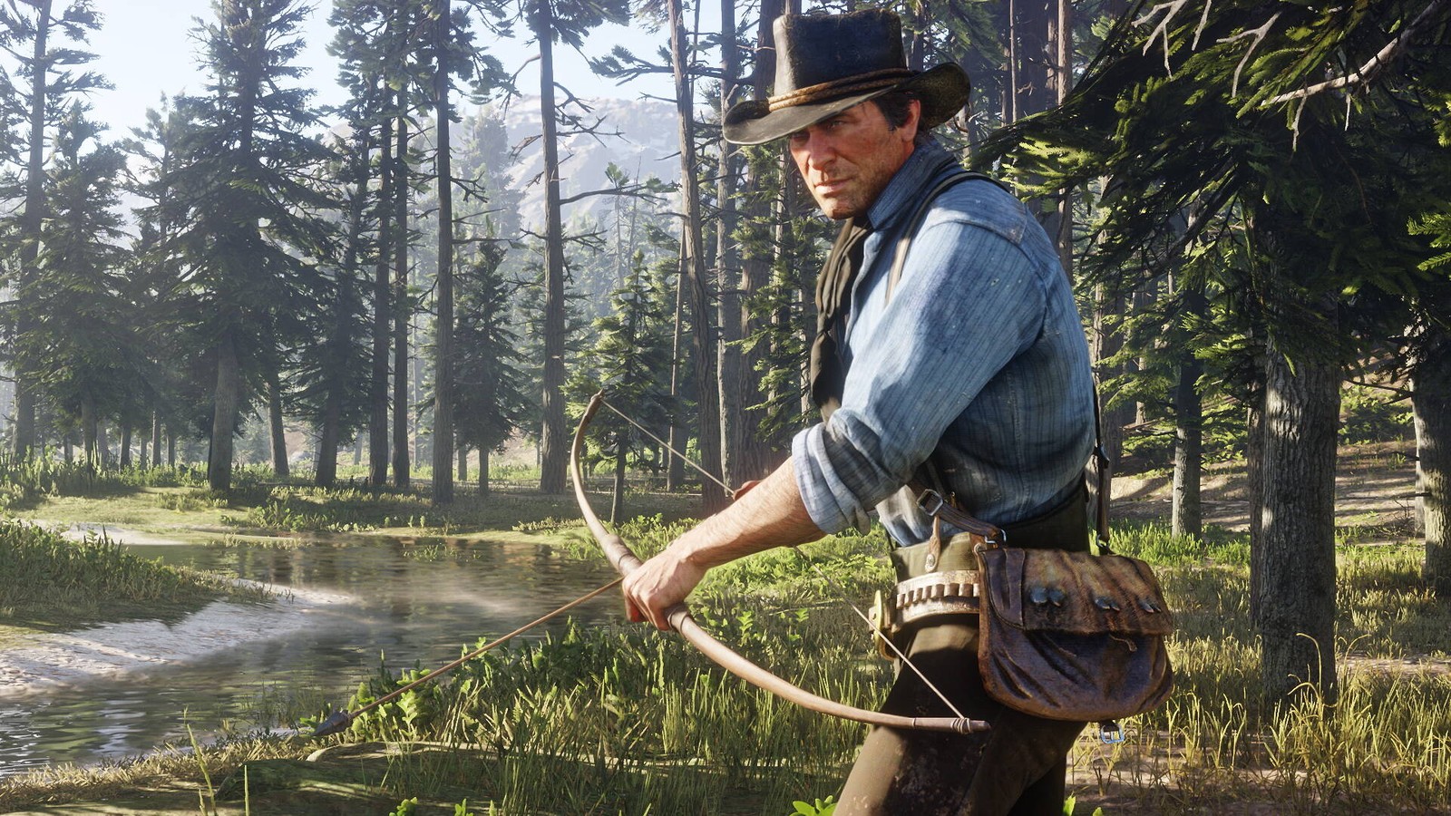 Arthur Morgan sostiene un arco preparado en un bosque de Red Dead Redemption 2