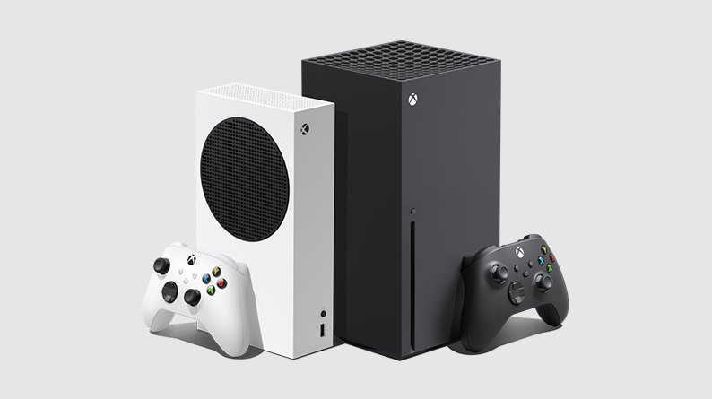 Xbox Series S blanca y Xbox Series X negra, cada una con su mando